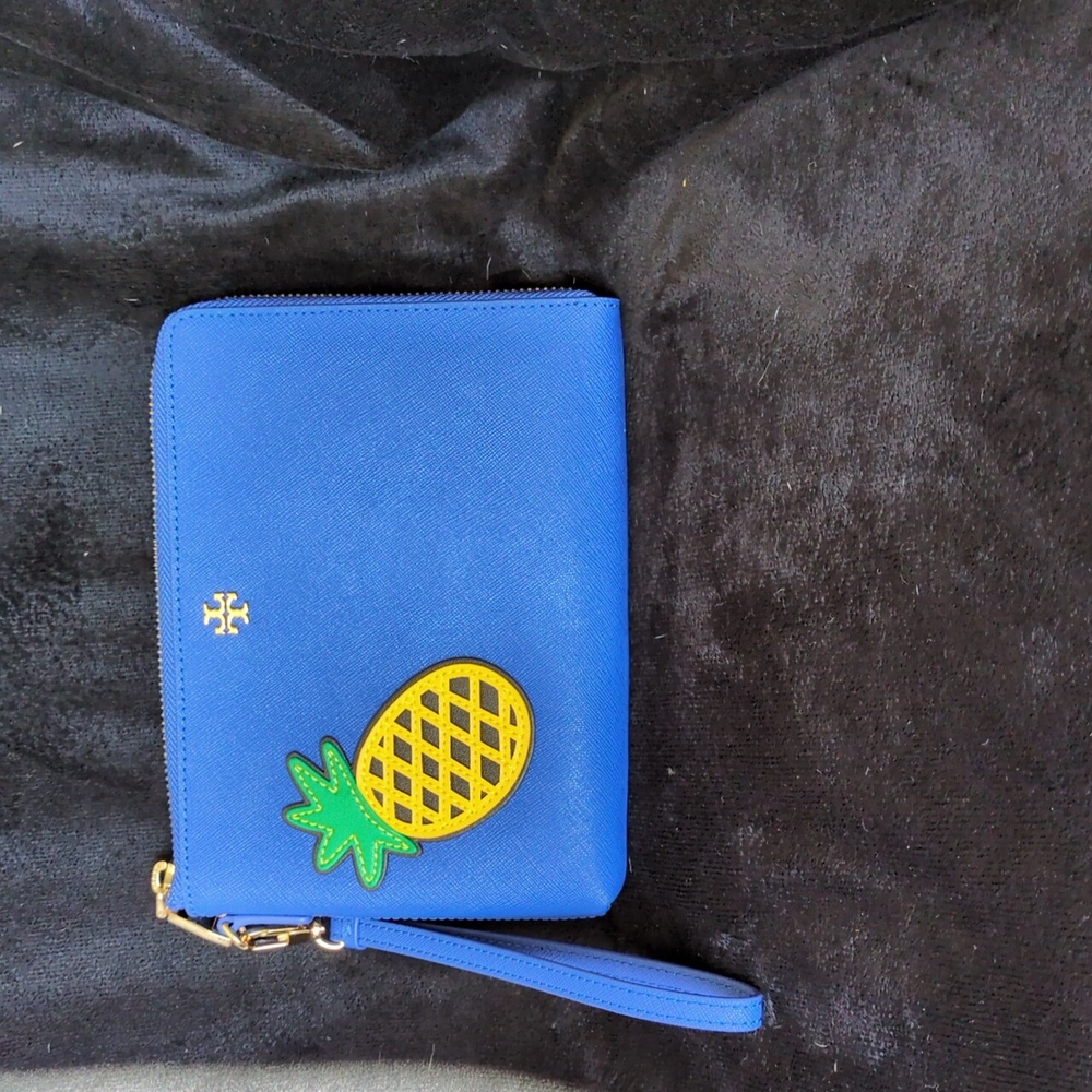 Tory Burch Robinson Pineapple Large Wristlet in Jewel Blue Saffiano leather.